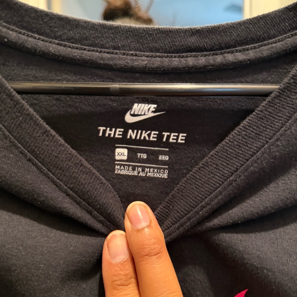 Nike Men’s XXL Color-Block Swoosh Graphic T-Shirt – Black w/ Blue & Pink Sleeves - Picture 3 of 5